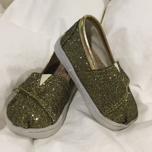 Glitter toms