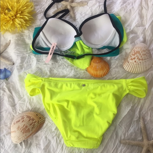 Bikinis - Picture 2 of 2