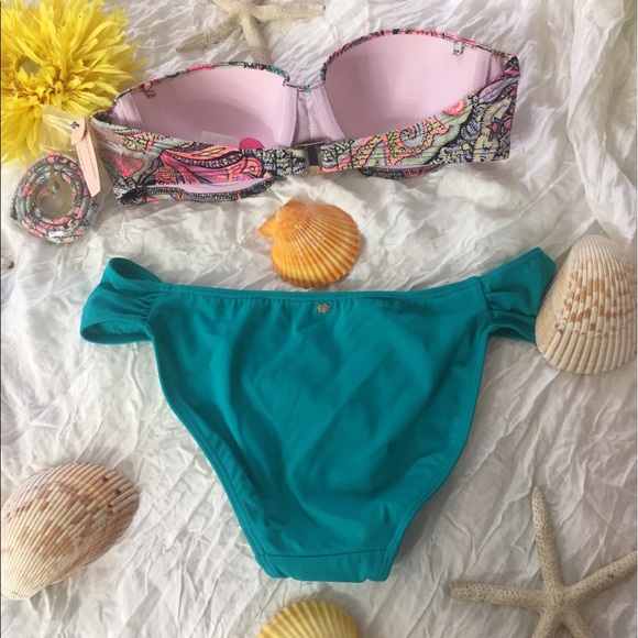 Bikinis - Picture 2 of 2