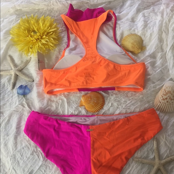 Bikinis - Picture 2 of 2