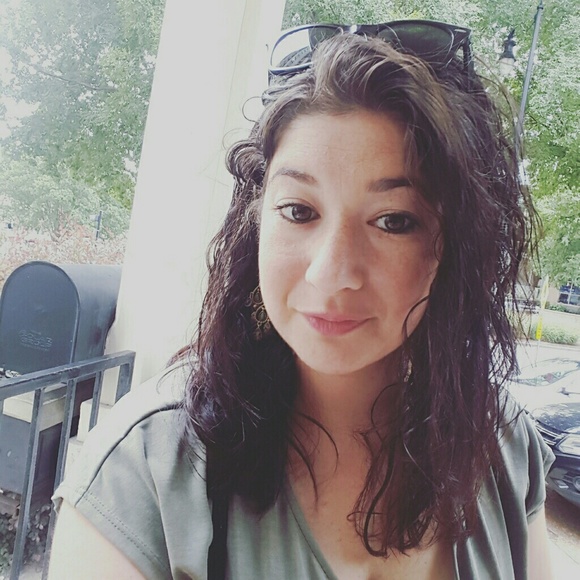 Meet your Posher, Dana - Picture 3 of 5