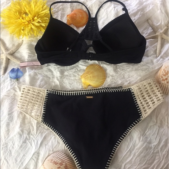 Bikinis - Picture 2 of 2