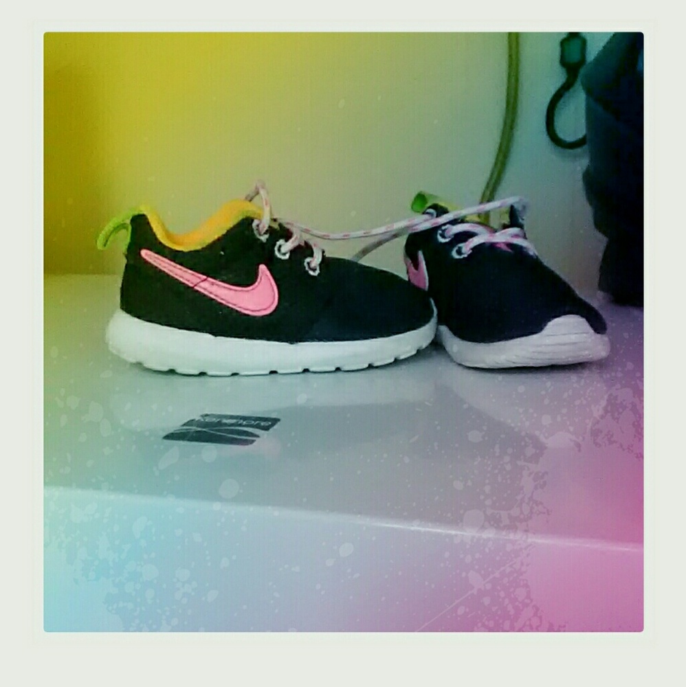 Toddler Nike's