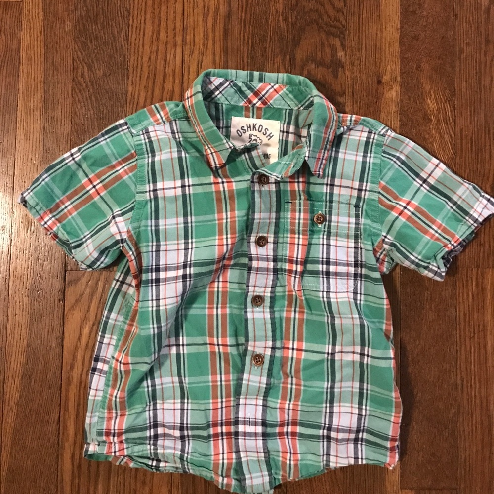 Short sleeve lightweight button up shirt
