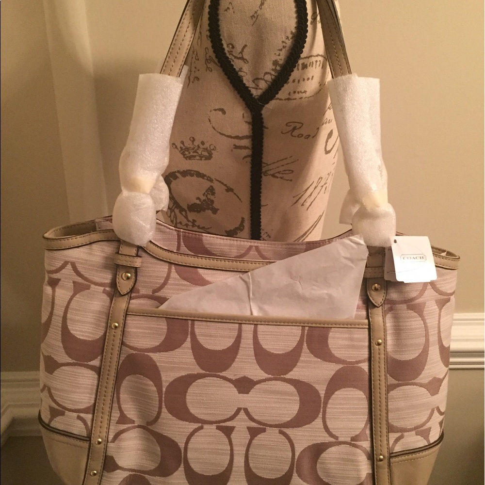 Coach purse - Picture 4 of 8