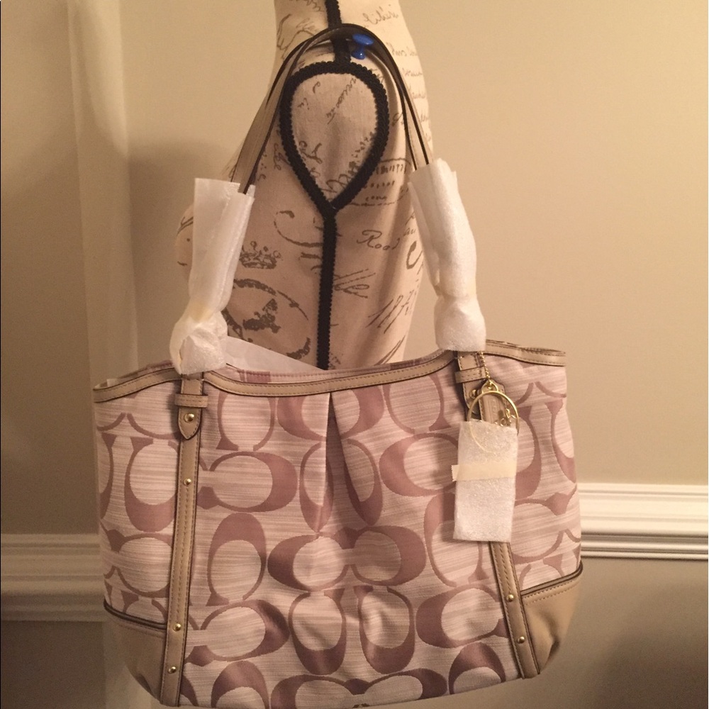 Coach purse - Picture 6 of 8