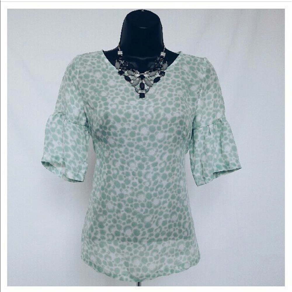 Brand New - Light Green & White Blouse 👚