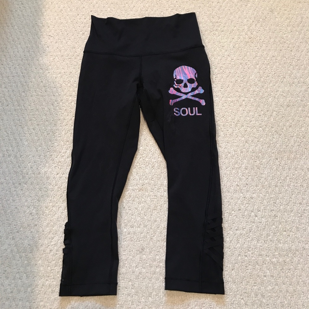 Black SoulCycle lululemon cropped leggings