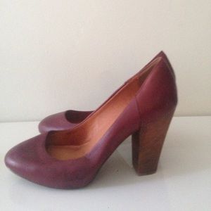 Size 6 Madewell burgundy leather heels.
