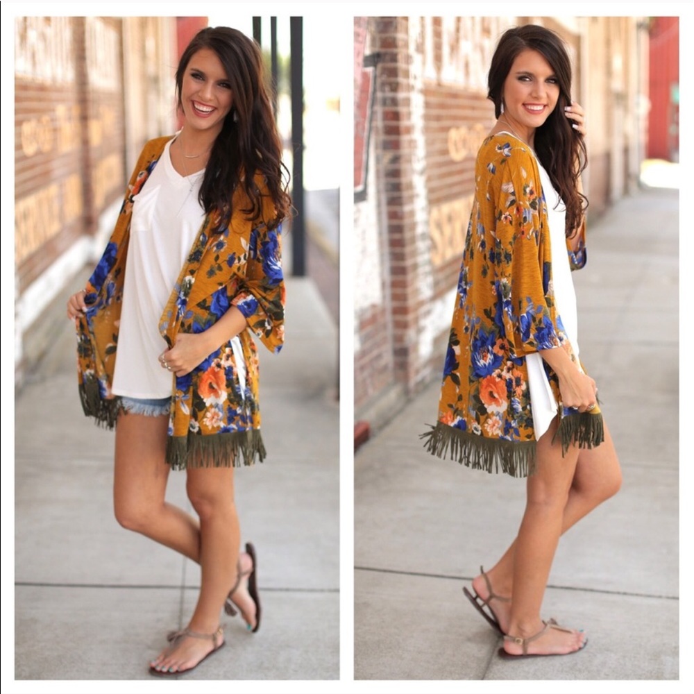 🎉🎉 Boho Chic Fringed Kimono - Picture 2 of 3