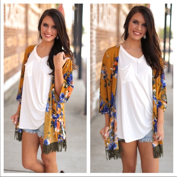 🎉🎉 Boho Chic Fringed Kimono - Picture 3 of 3