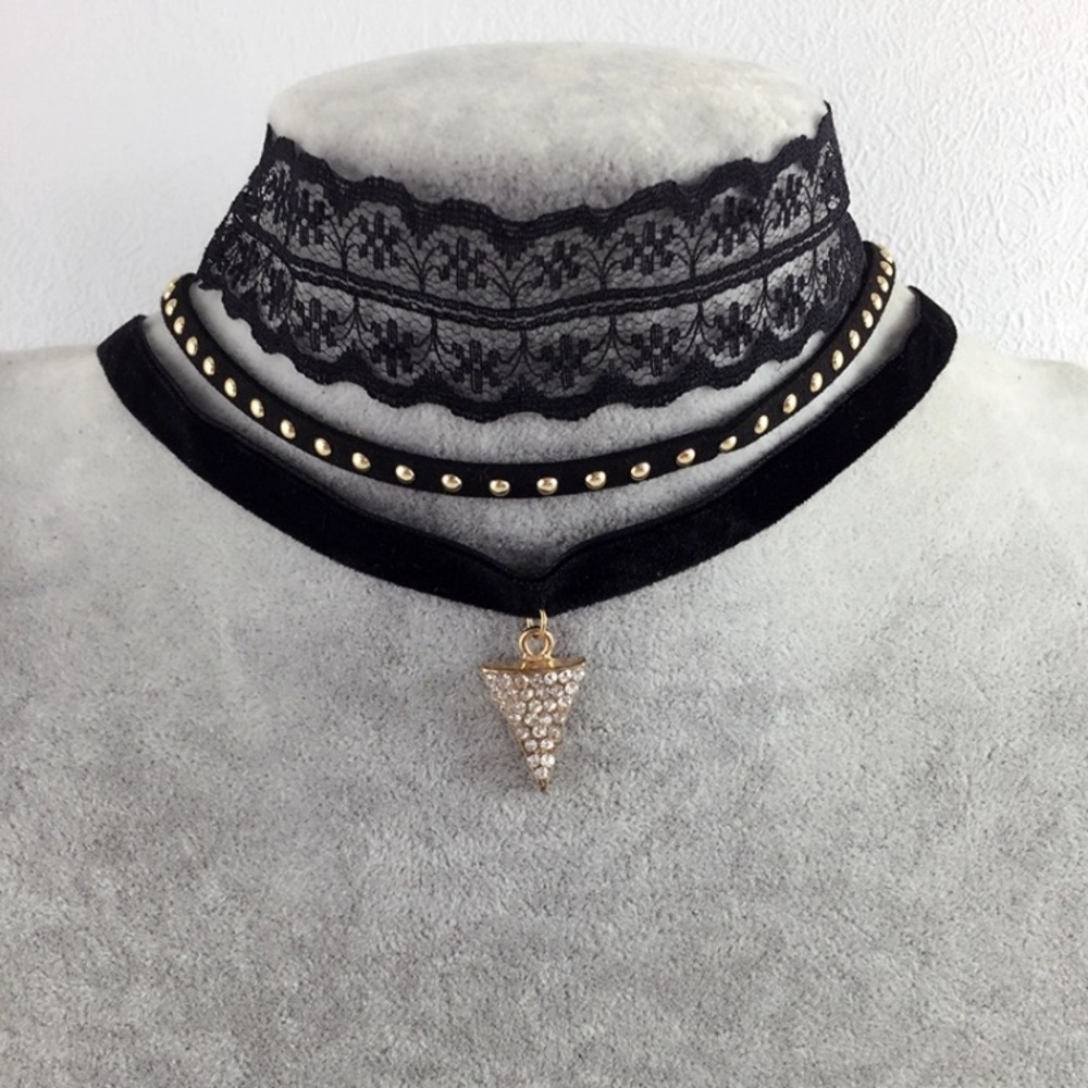 Diamond Triangle Choker