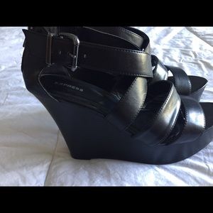 Express wedge black sandals