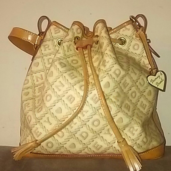 Dooney & Bourke Handbags - 🐞D&B Cesto Drawstring Bucket