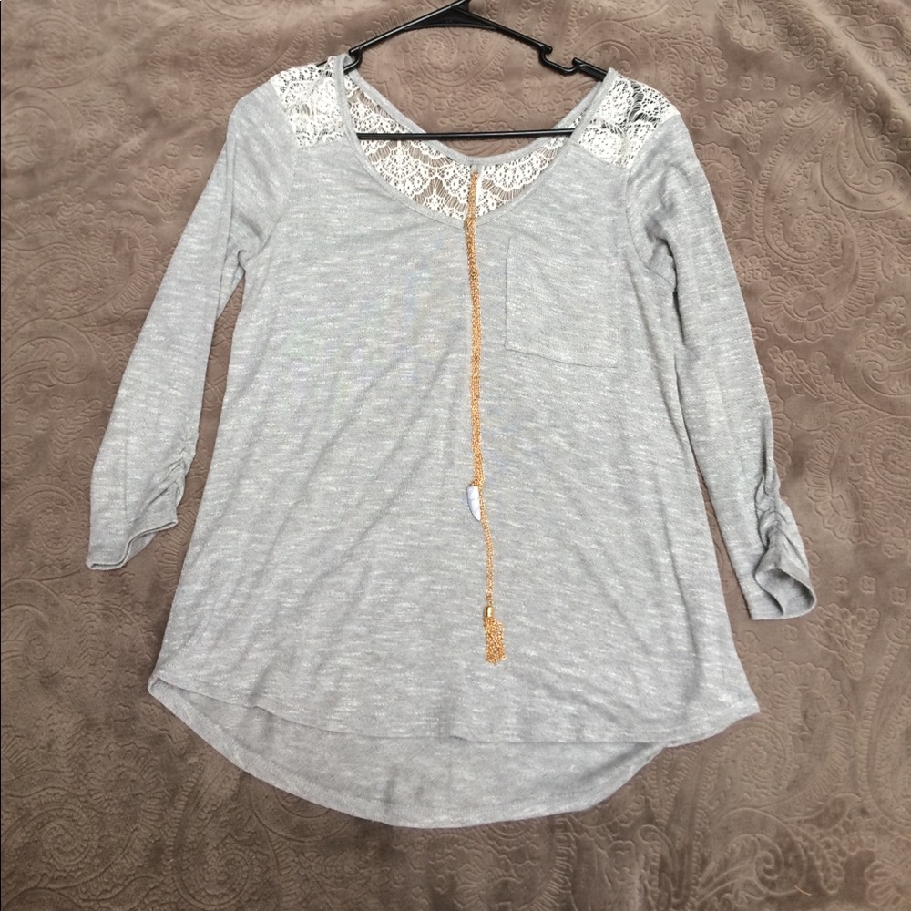 Gray 3/4 sleeve shirt with lace