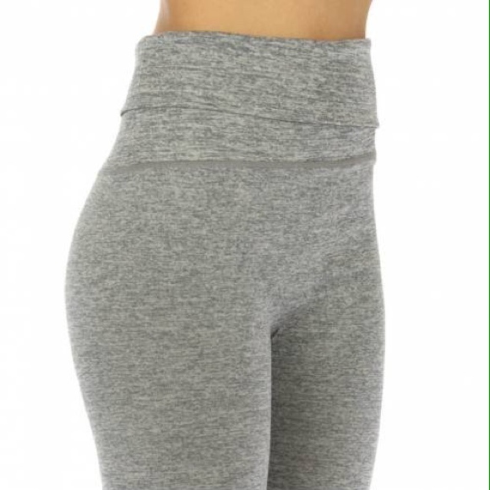 Solid seamless yoga Capri pants