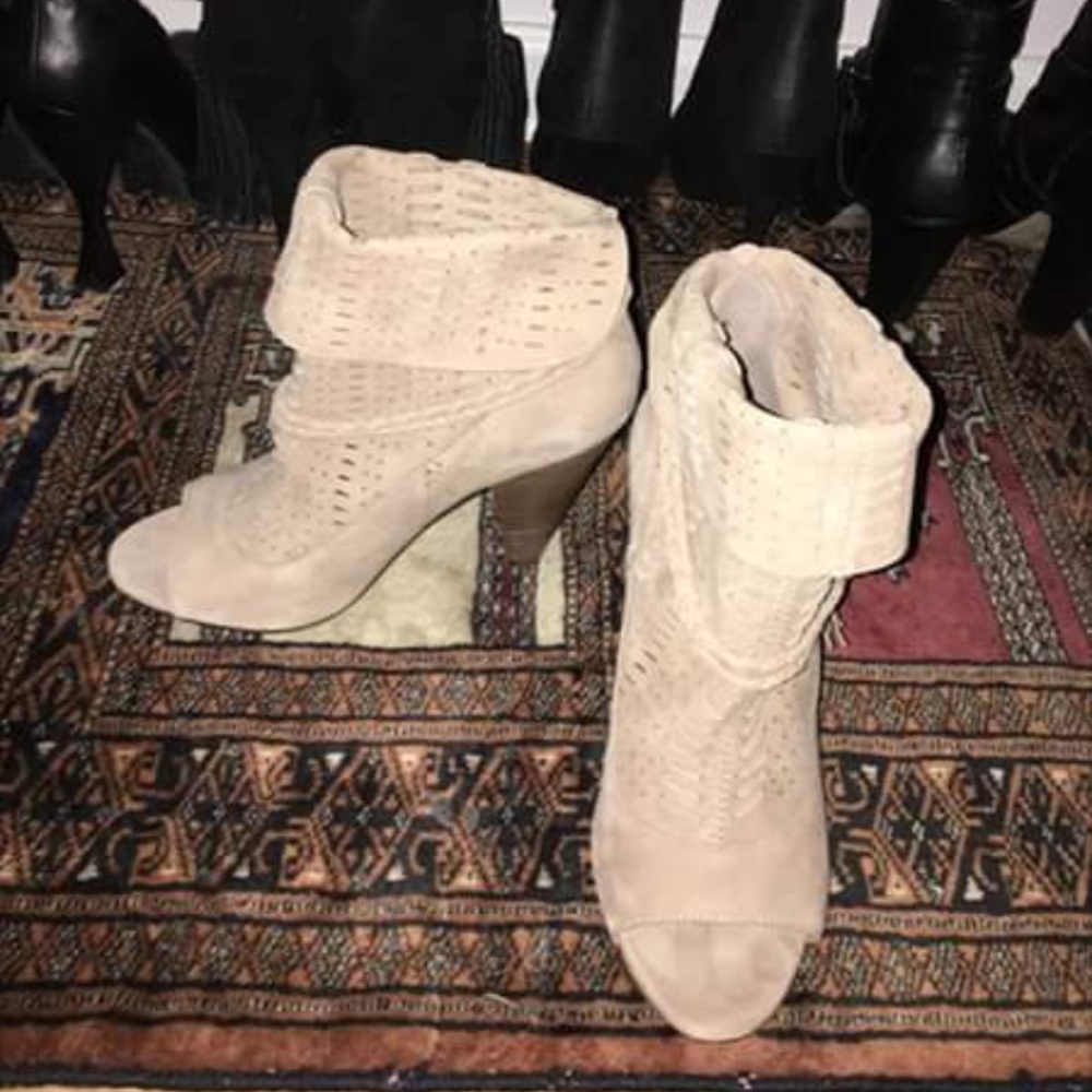 🔥FIRE SALE🔥 Dolce Vita Peep Toe Booties