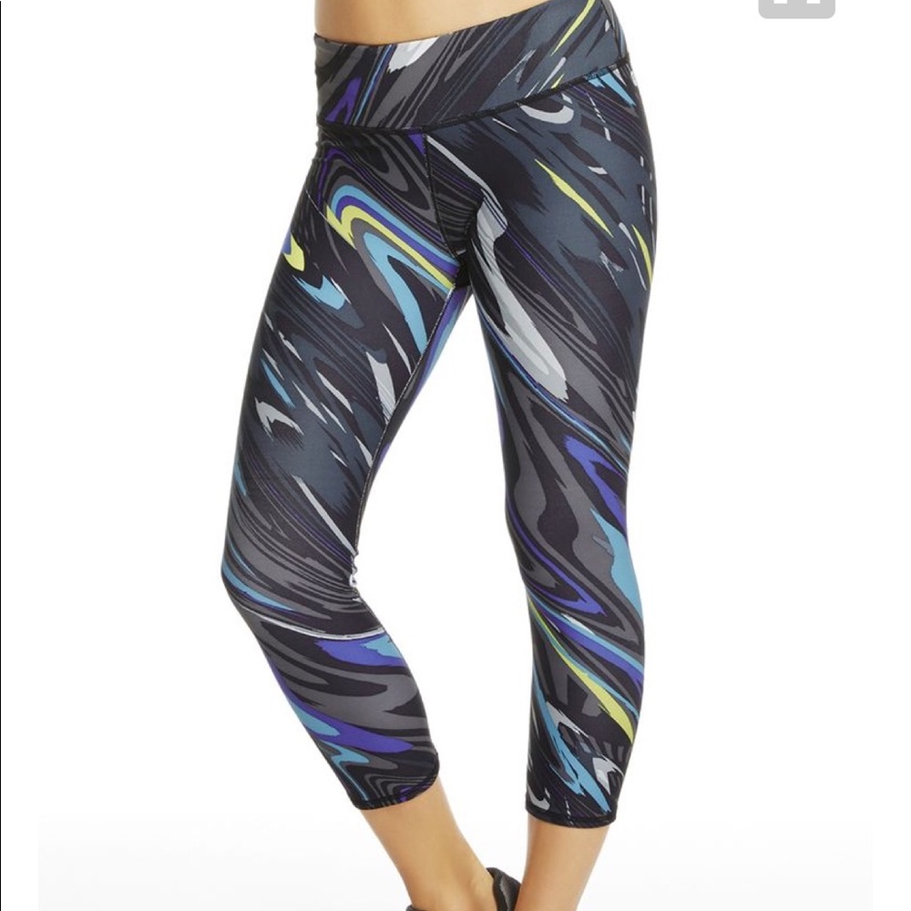Fabletics wavy print capri XL