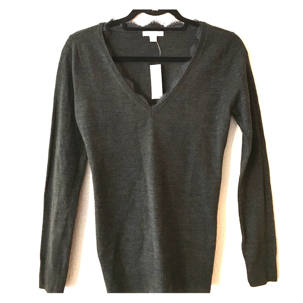 NWT - NEW YORK & COMPANY GRAY SWEATER