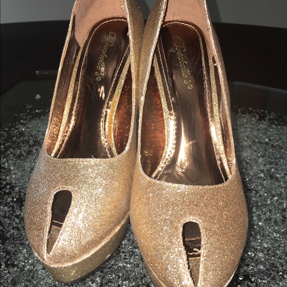Gold glitter dressy 8.5 heels - Picture 1 of 4