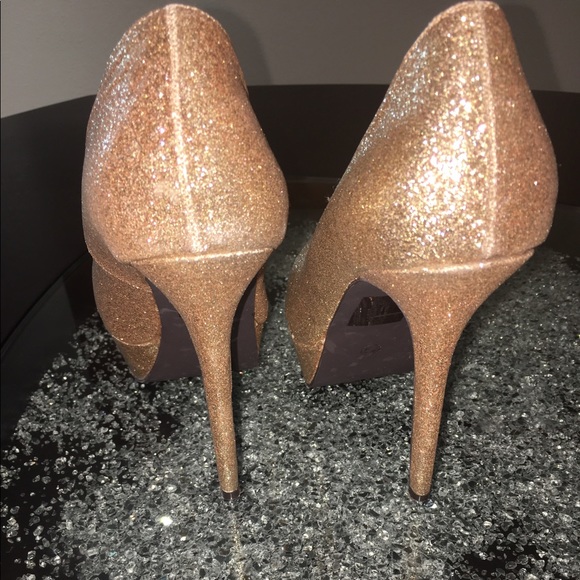 Gold glitter dressy 8.5 heels - Picture 3 of 4