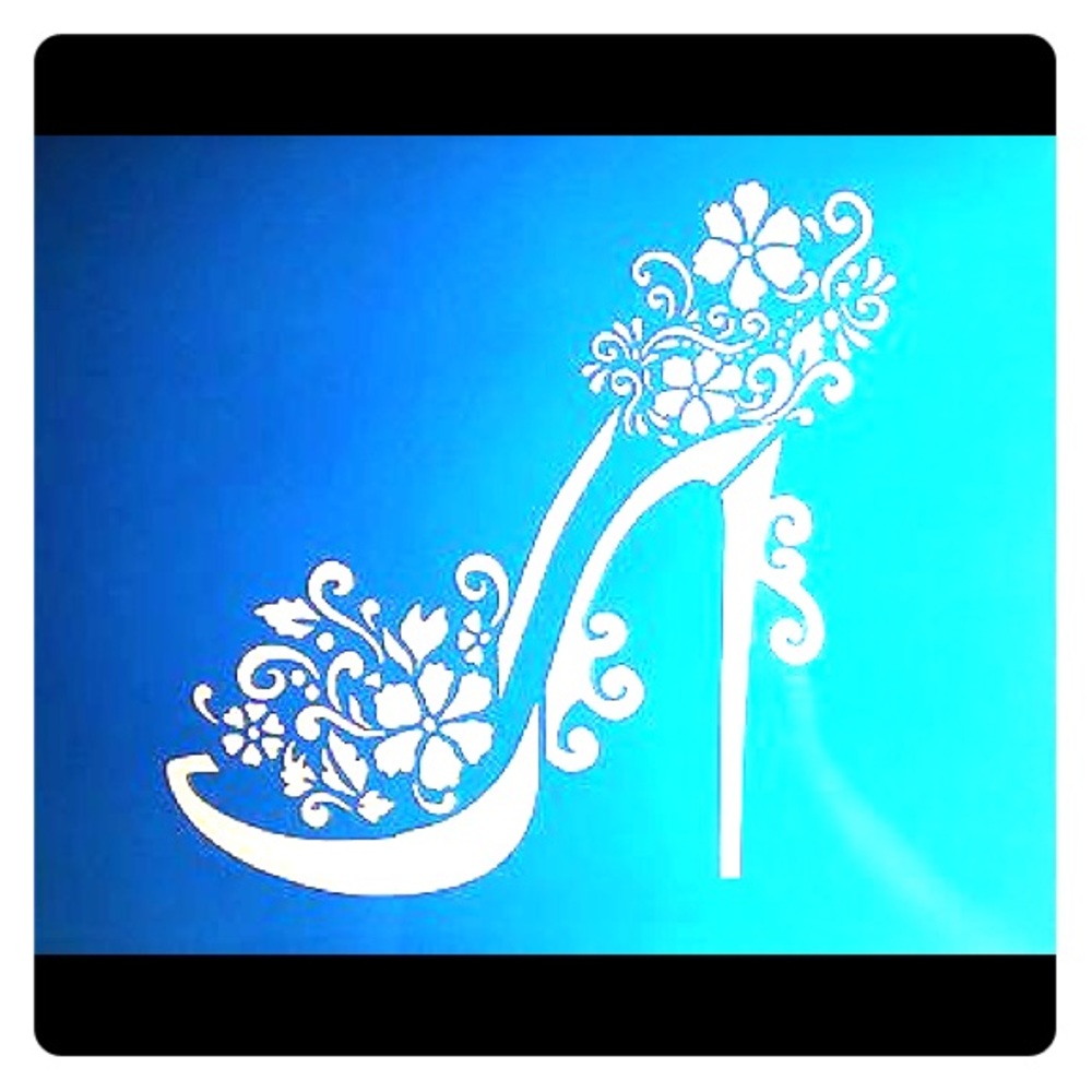 Posting new items soon ladies!💕 Stay tuned...👗👛