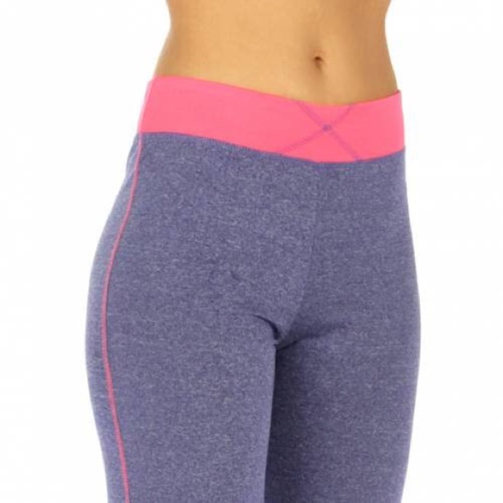 Two-tone waistband active capris