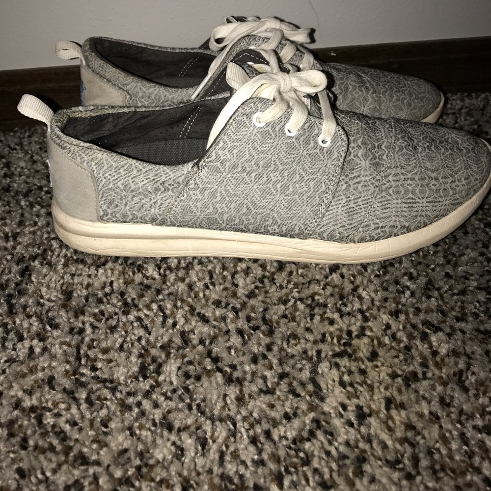Gently used TOMs sneakers