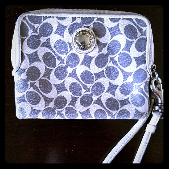 SOLD! Authentic Coach wristlet - Picture 1 of 5