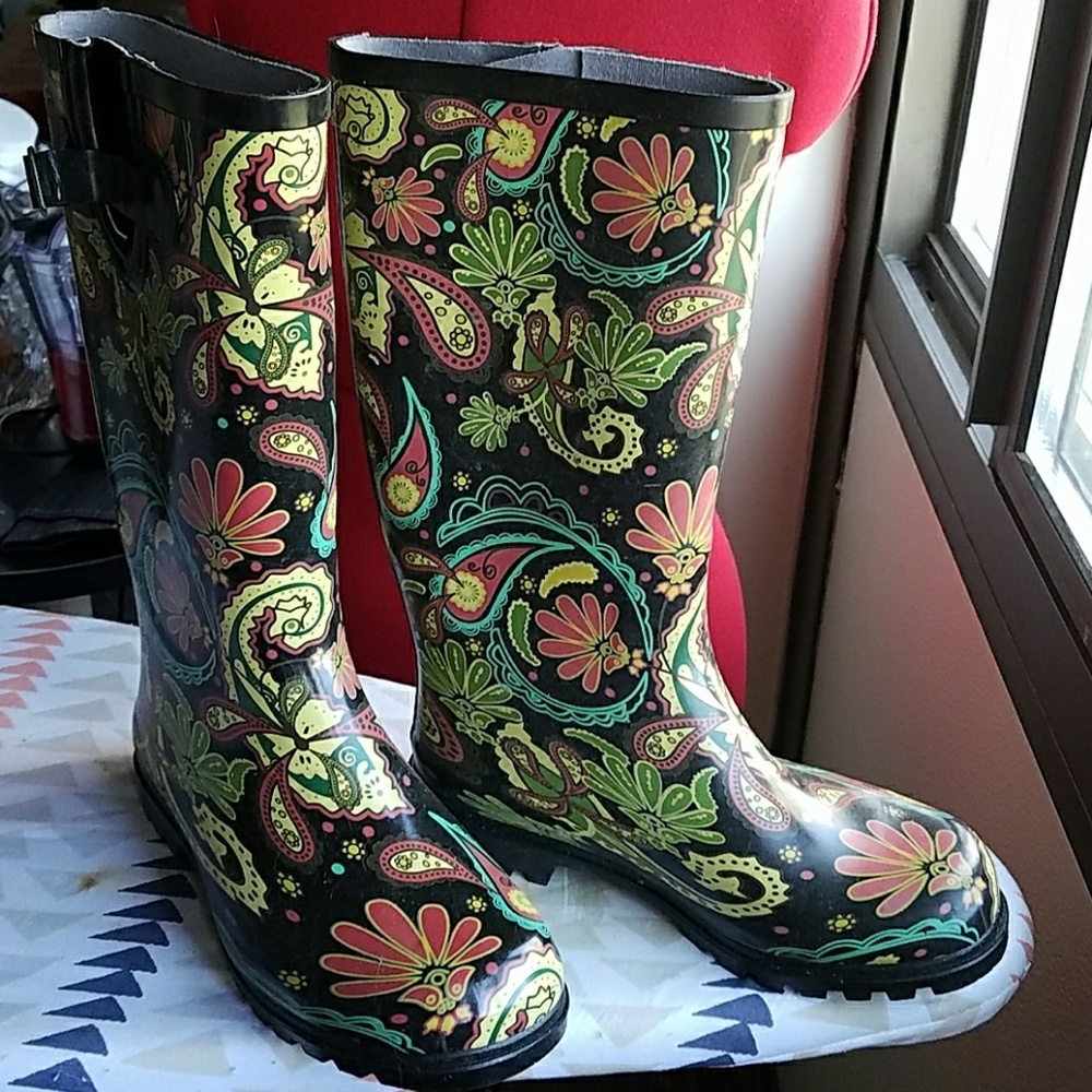 Rubber puddle boots by Nomad