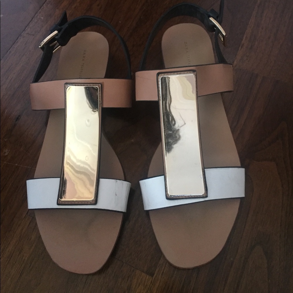 Gorgeous two toned sandals!