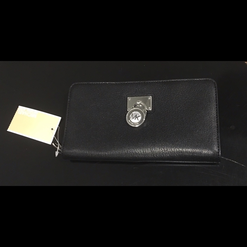 Large zipper wallet.