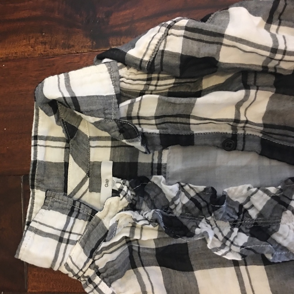 Gap ruffle top