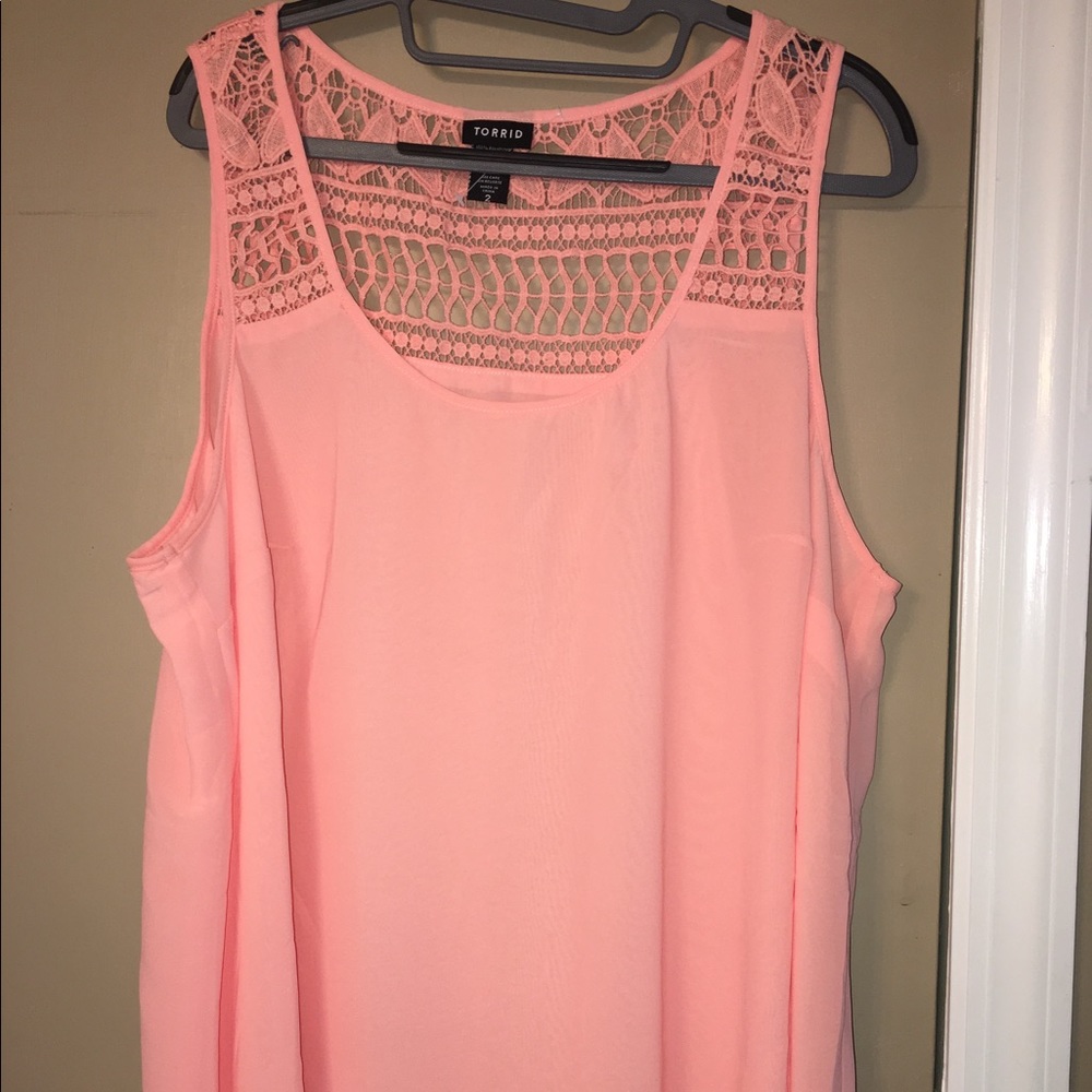 🌞NWOT Torrid Peach Top w/Lace 🌞
