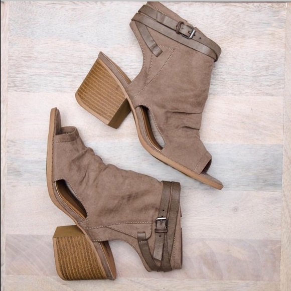 Ruched Buckle Block Heeled Mule Booties - Picture 2 of 4