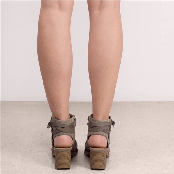 Ruched Buckle Block Heeled Mule Booties - Picture 4 of 4