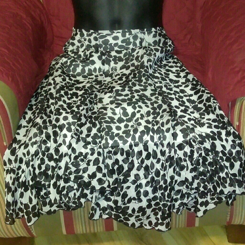 George ME 18W fun flirty skirt black & white