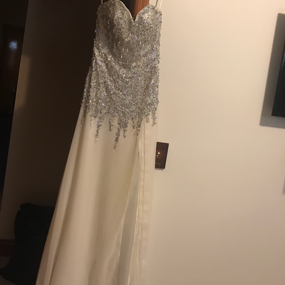 Prom dress - Picture 3 of 3