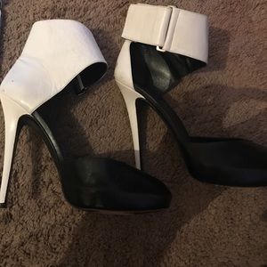 Karl Lagerfeld heel