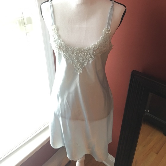 Price drop‼️ firm price. La Fiori night slip - Picture 1 of 5