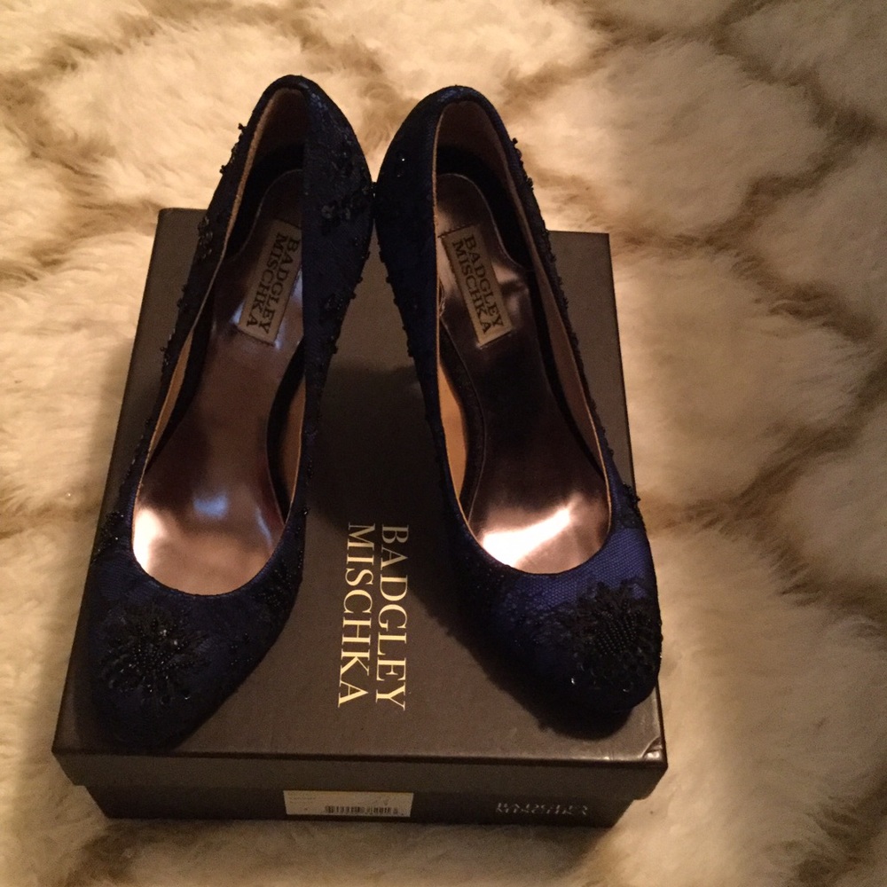 Badgley Mischka Sanoma Embellished Lace Satin Pump