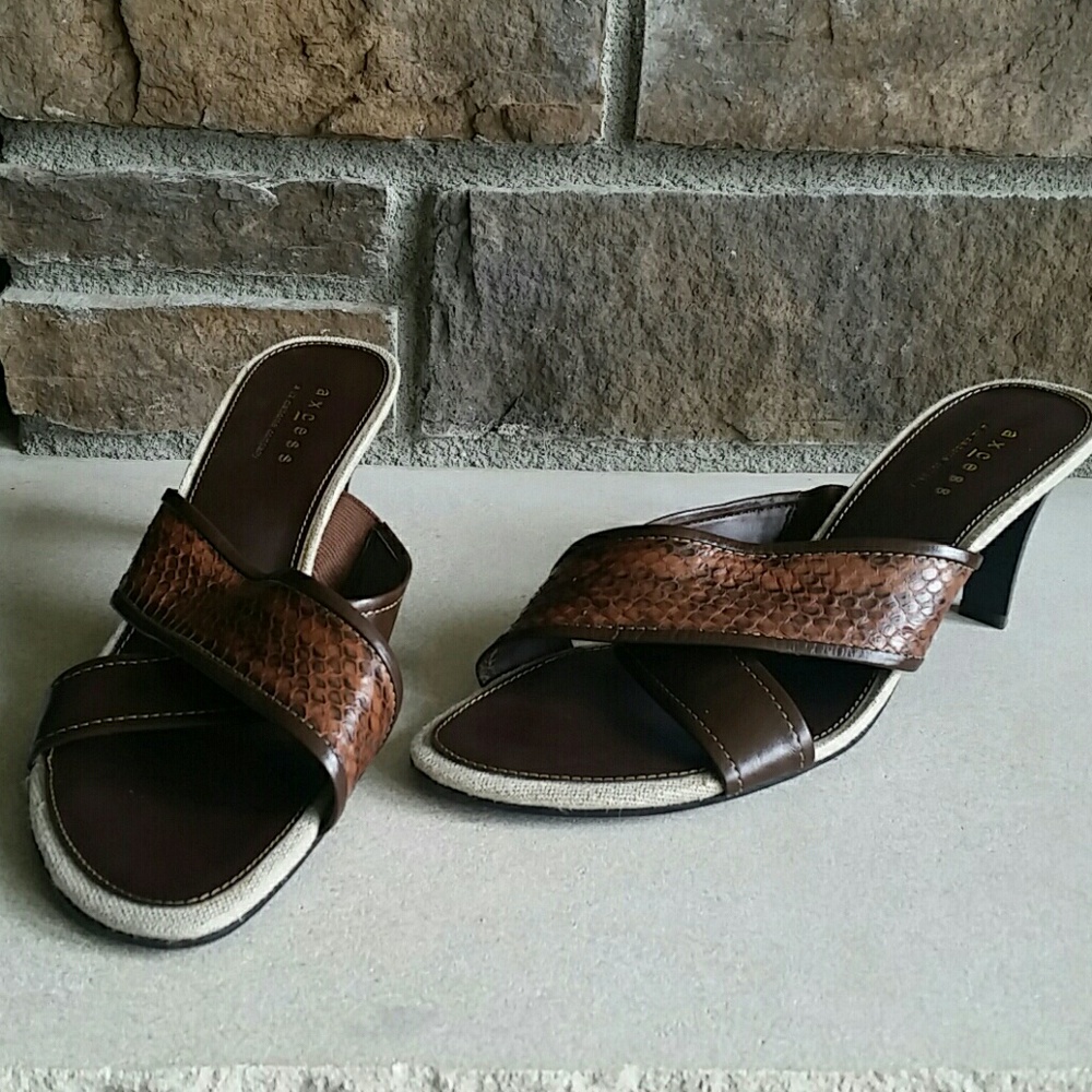 Liz Claiborne Brown Heel