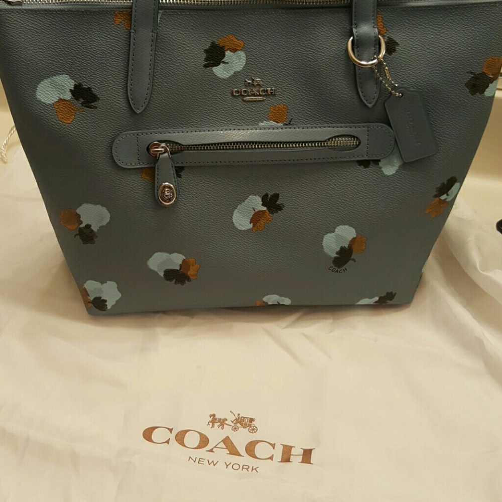 Coach medium tote bag