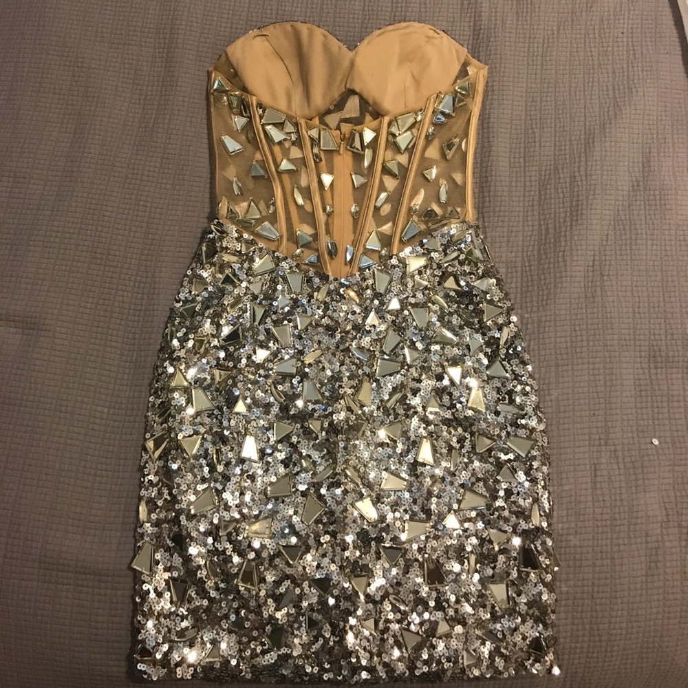 Dress - Picture 3 of 3