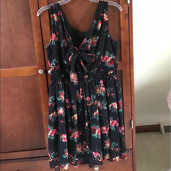Floral, mid dress - Picture 2 of 3