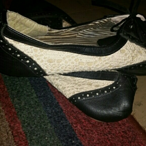 B&W Oxford Shoes - Picture 2 of 3