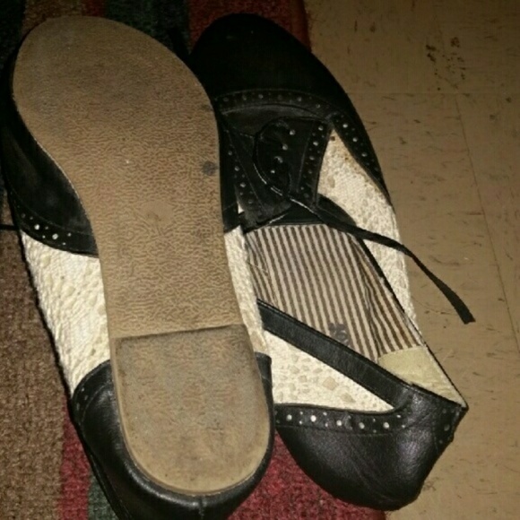 B&W Oxford Shoes - Picture 3 of 3