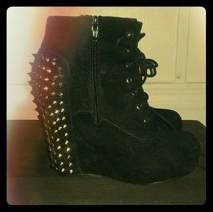 Black City Snappers pumps