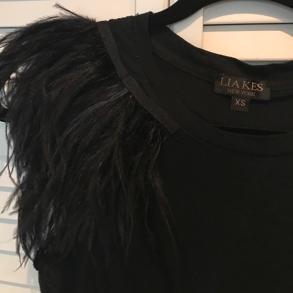 Lia Kes fitted black tee with feather shoulder XS - Picture 3 of 3