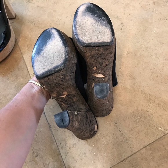 Black Suede Gucci Wedge. 36 - Picture 3 of 3